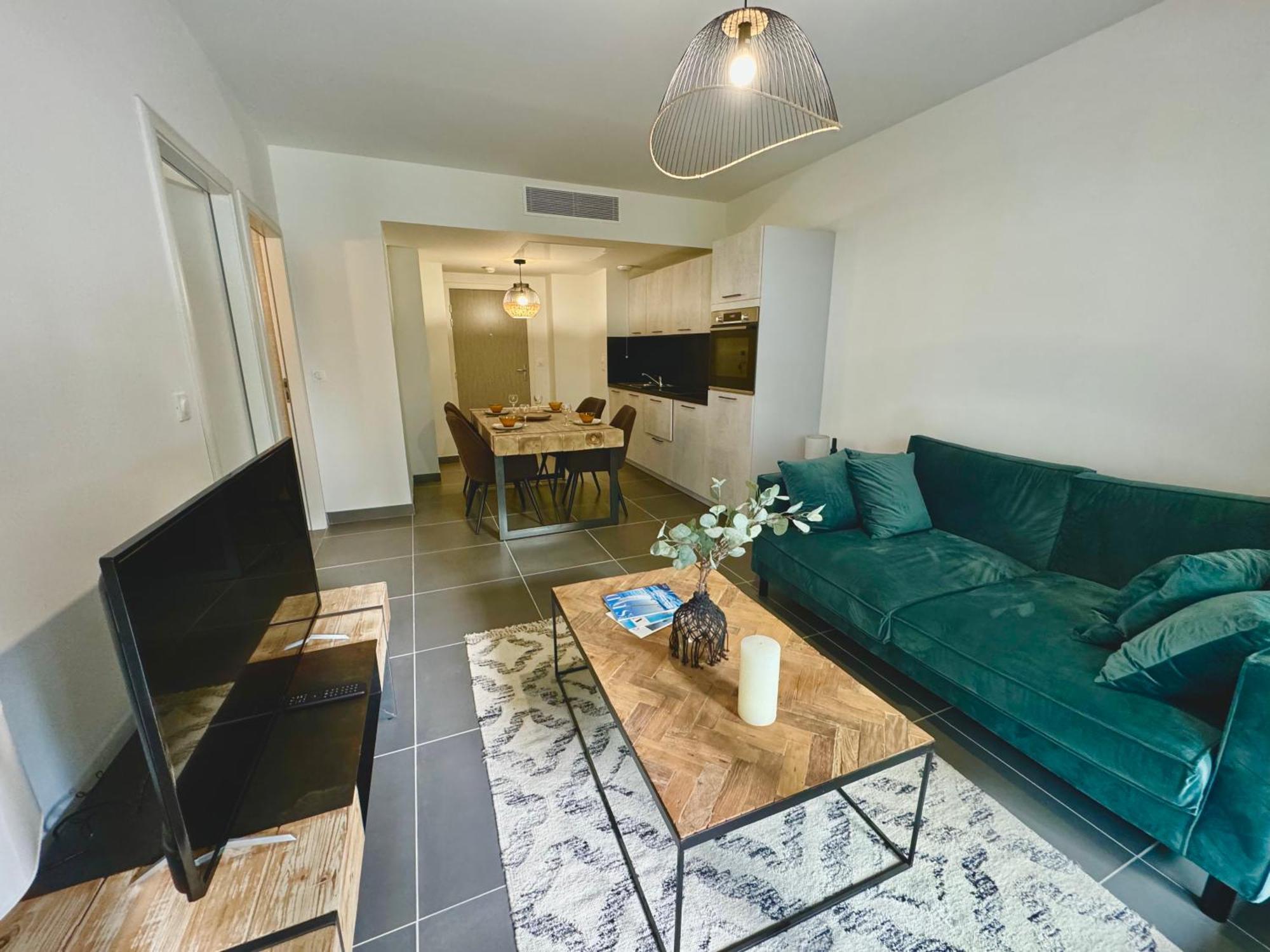 Superbe T2 Dans Avec Piscine Chauffee Appartement *