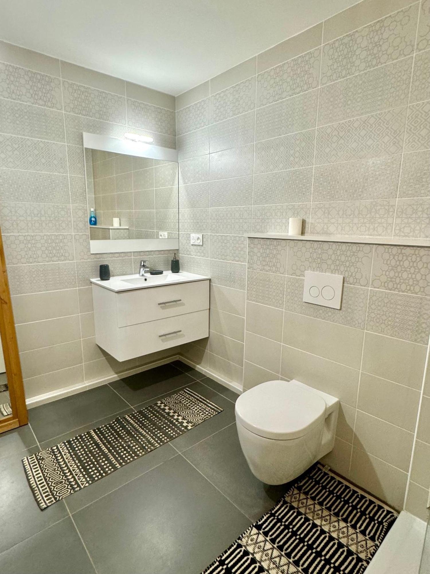 Superbe T2 Dans Avec Piscine Chauffee Apartment